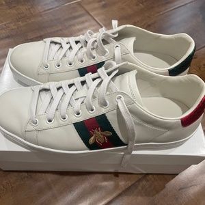 Women Gucci Ace Bee Sneakers. Size US 8.5